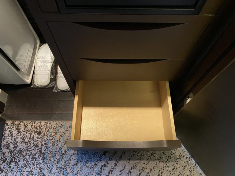 クローゼット内引き出し(下段)