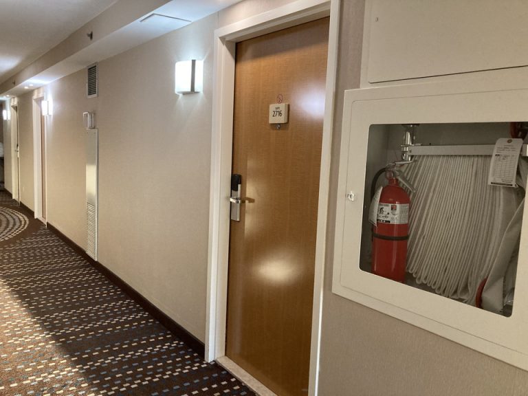 客室外側からのドア