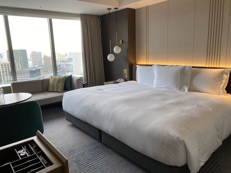客室全体(入口方向から)