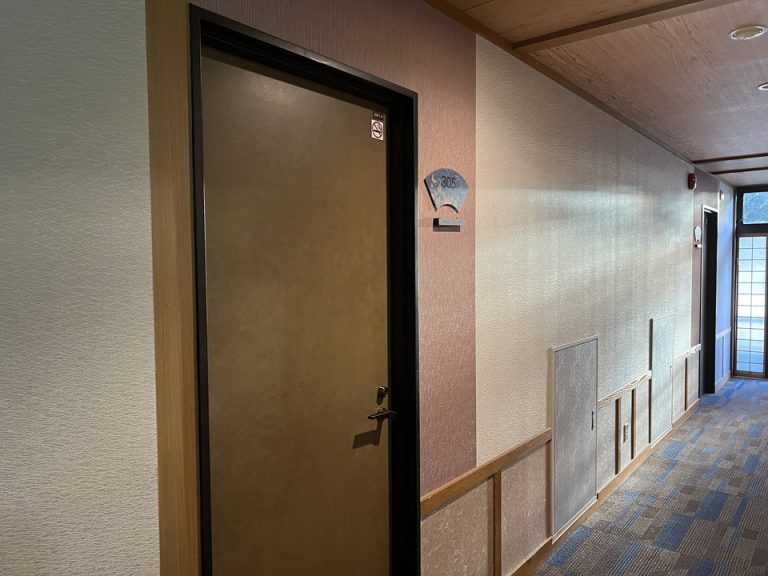 客室入口外観ドア