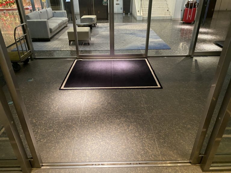 1階エントランス内観