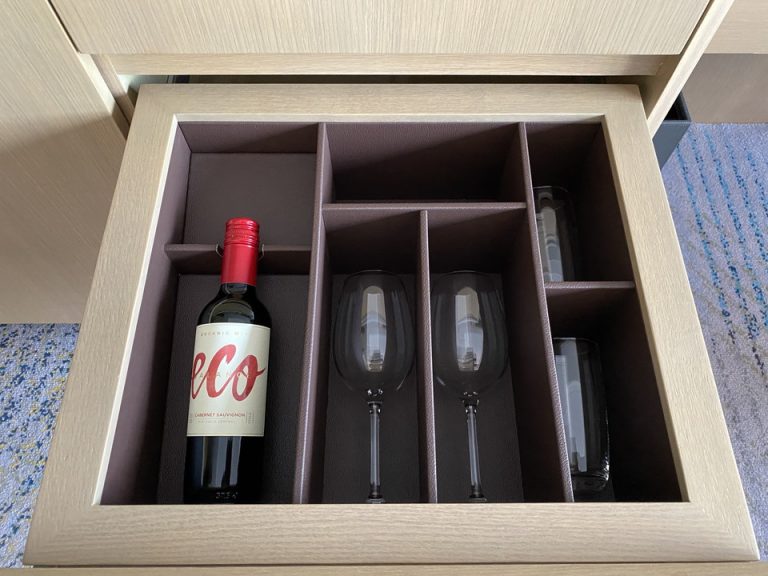 ワインやグラス