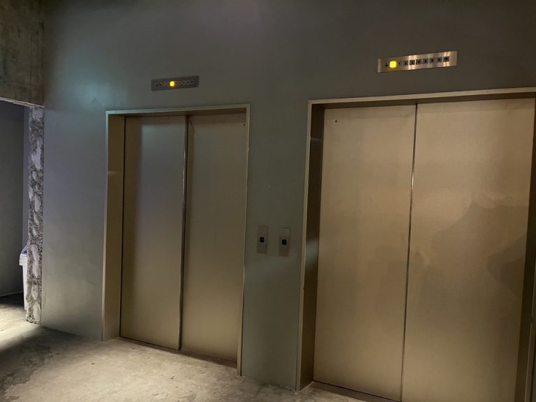 エレベーターホールフロント階(1)