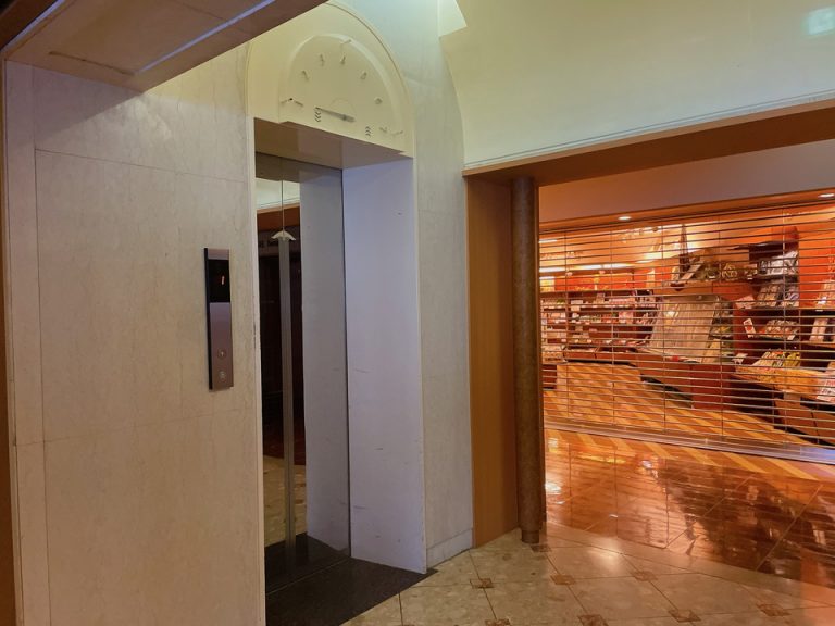 ロビー階エレベーターホール