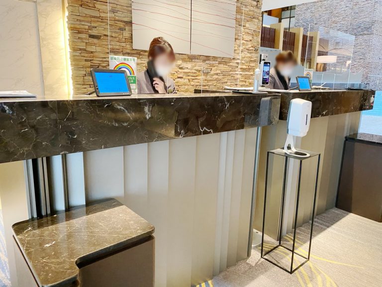 フロントカウンター