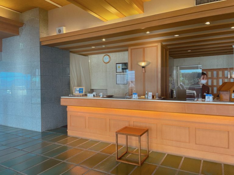 フロントカウンター