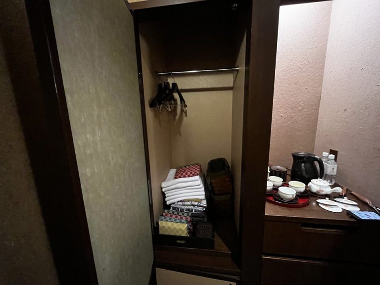 クローゼット外観開けた状態