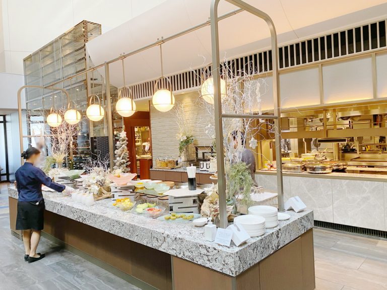 朝食ビュッフェ台