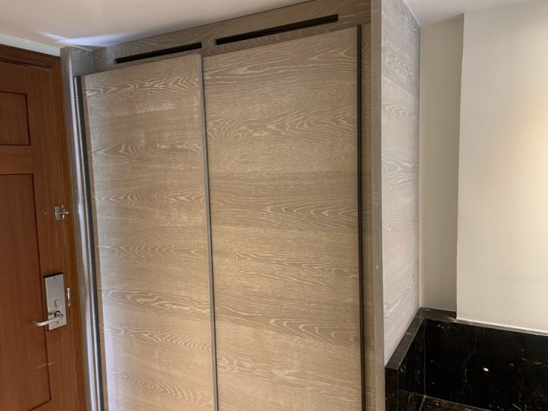 クローゼット外観_閉じた状態