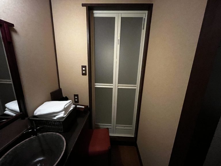 シャワー室外観ドア