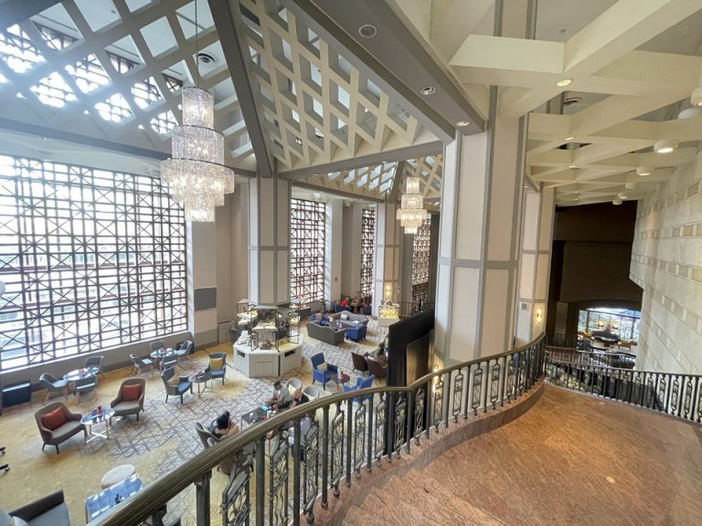 朝食会場全体(1)