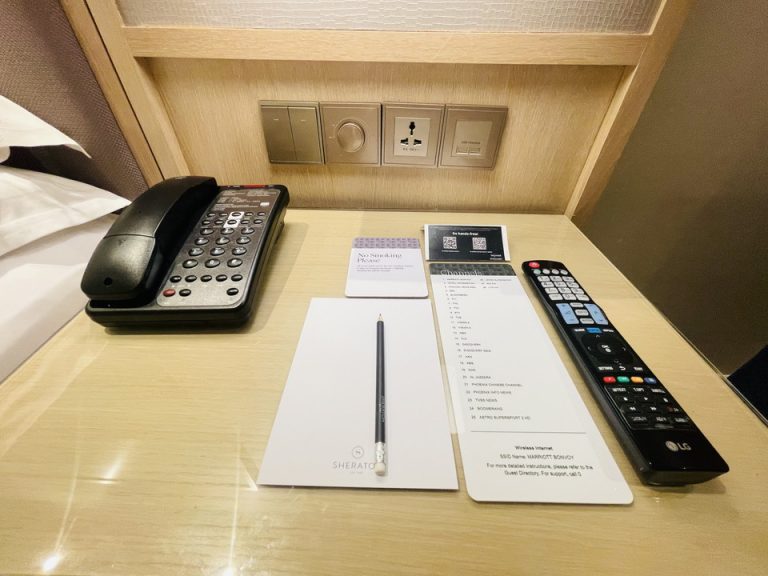 コンセントや電話