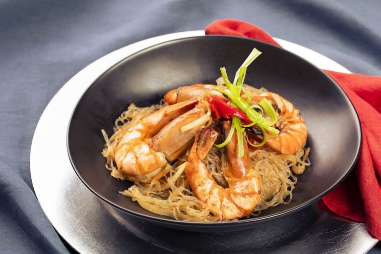 有頭エビと春雨のピリ辛煮