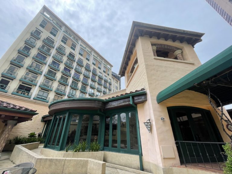 プール併設のイタリアレストラン ※閉鎖中(1)