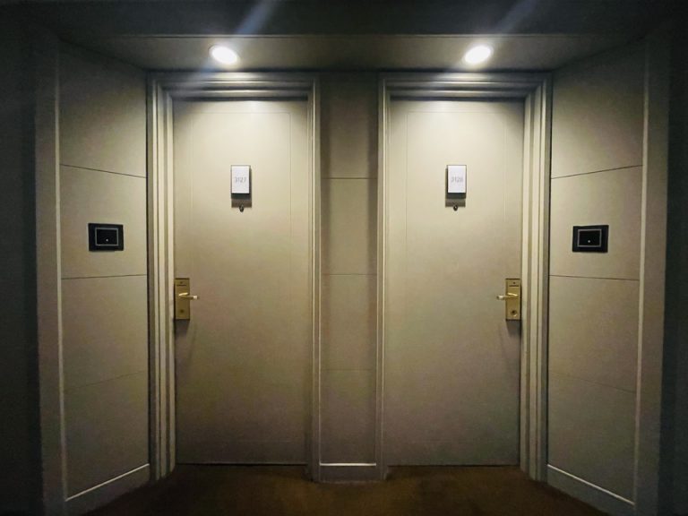 部屋の外側ドア