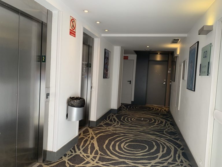 エレベーターホール客室階3