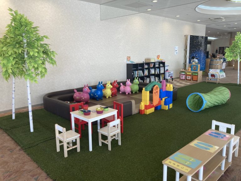 キッズコーナー。フロント階にあり、子どもたちも退屈知らずです。
