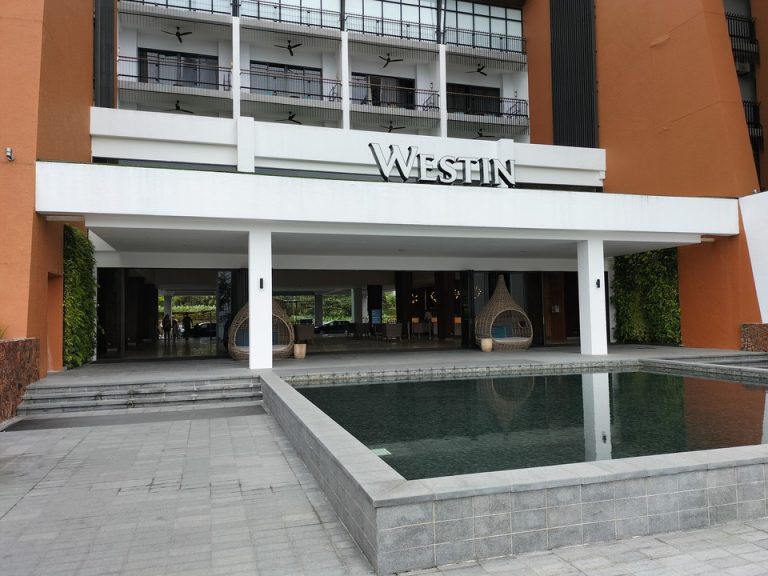 ロビー反対側 (1)