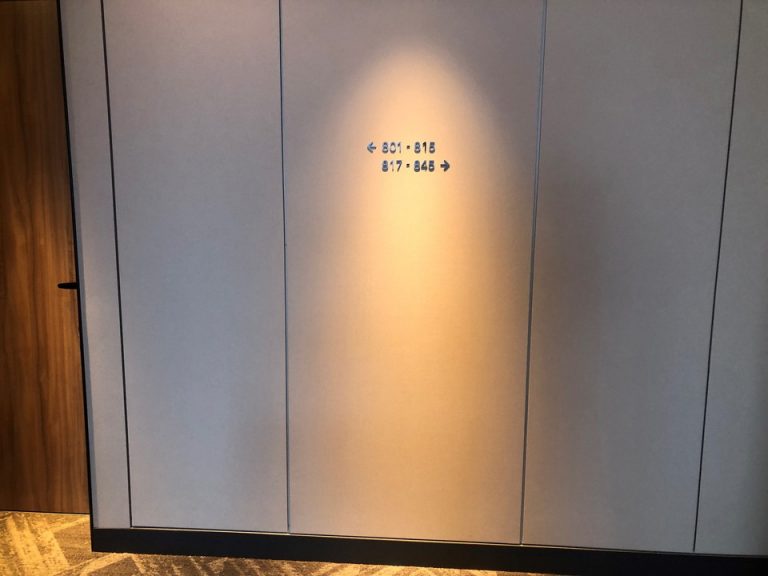 廊下の部屋番号の表示