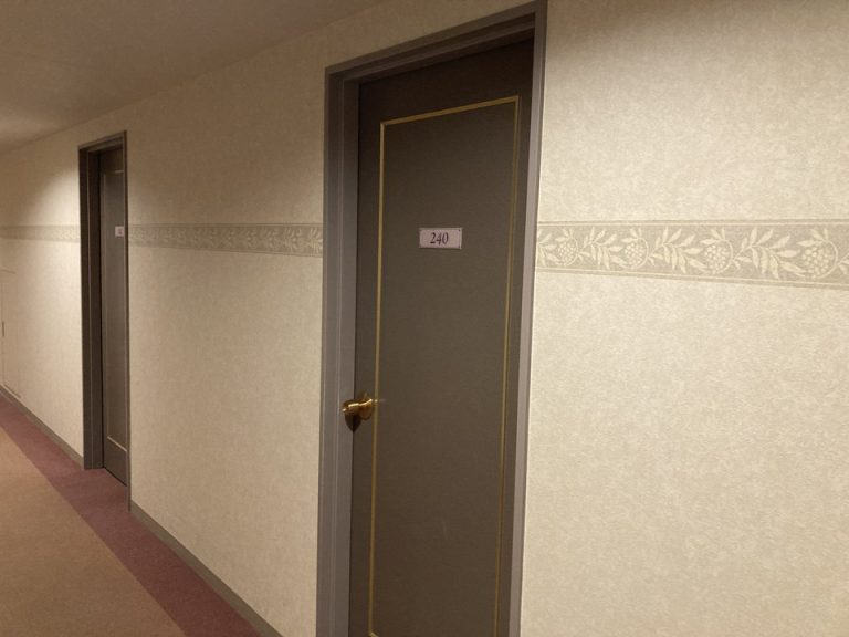 客室ドア