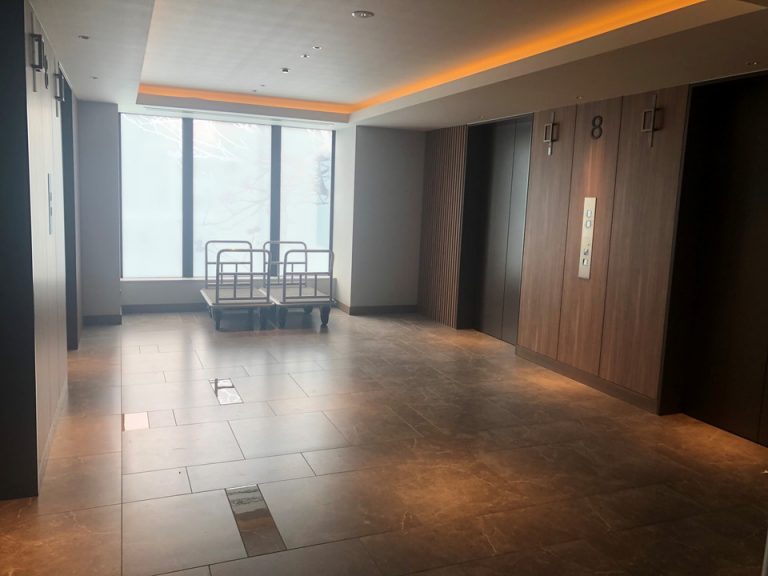 エレベーターホール (1)