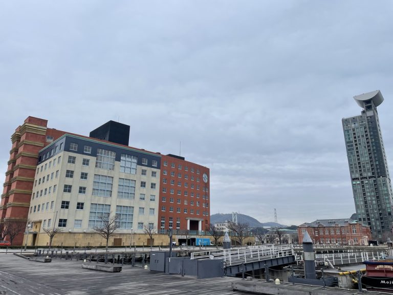 ホテル外観_海峡プラザ側から撮影