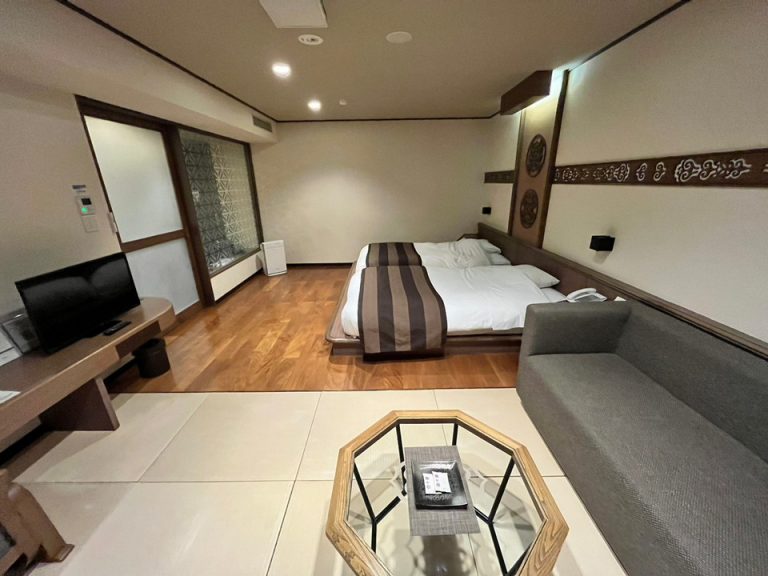 部屋全体(窓側から)(1)