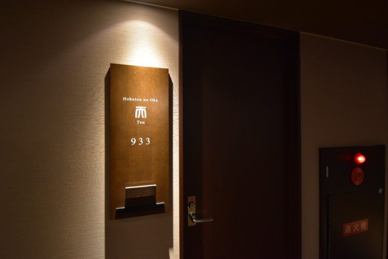 客室の入口ドア