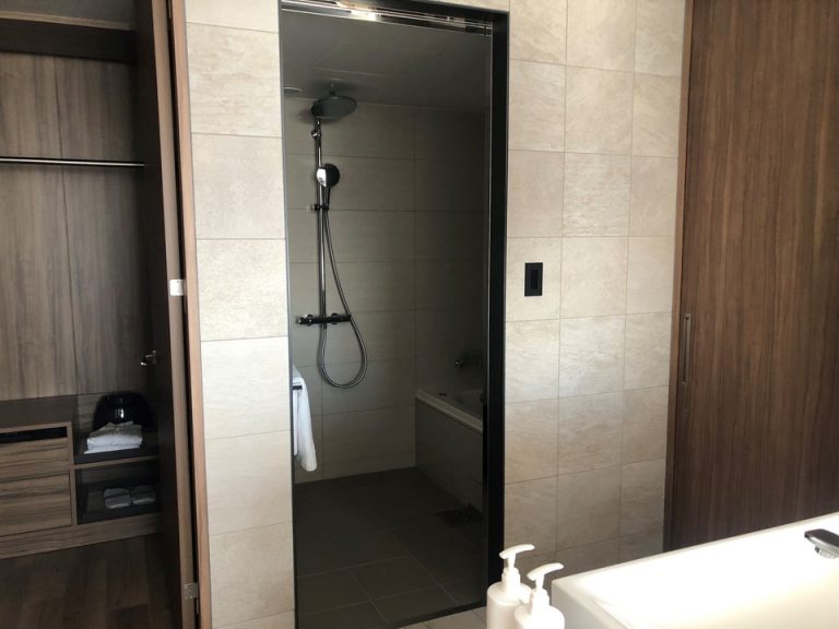 開けた状態の浴室