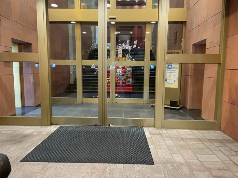 エントランス正面