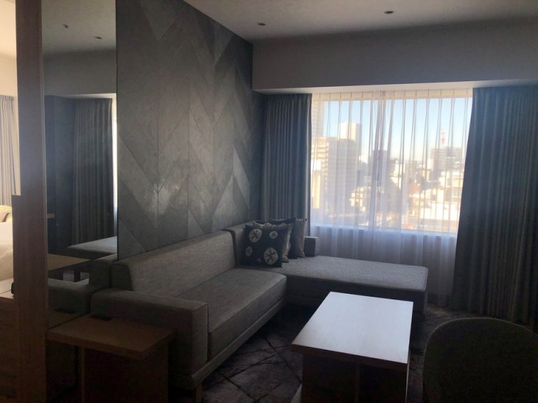 リビングのソファ