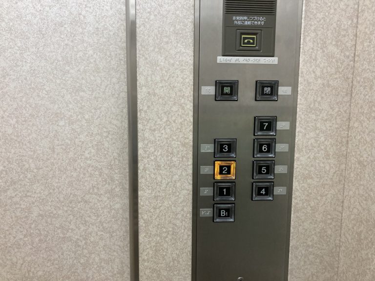 エレベーター内階数ボタン