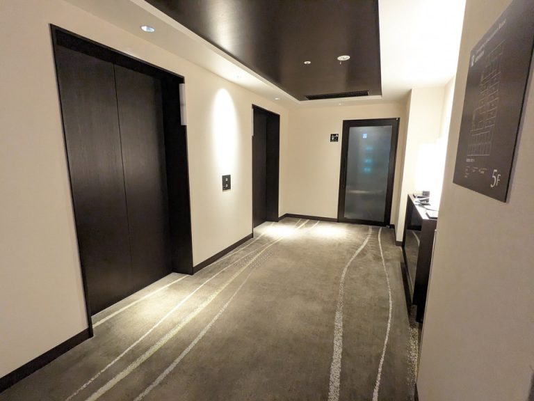 エレベーターホール客室階(1)