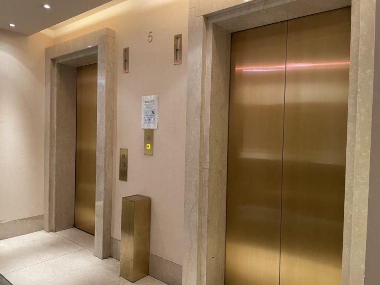 エレベーターホール客室階1