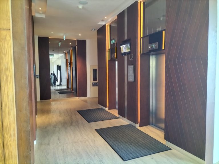 エレベーターホールフロント階 (2)