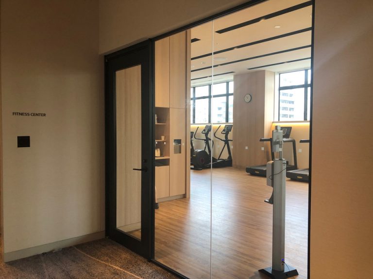 フィットネス入り口2