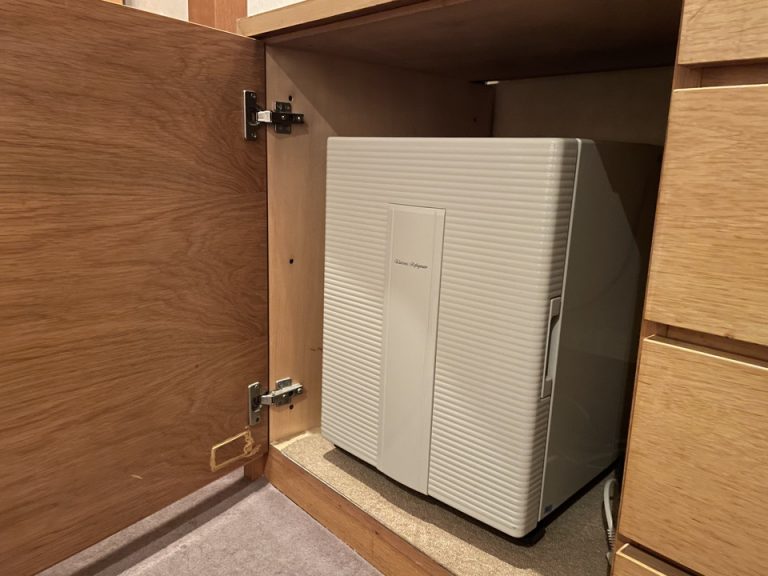 冷蔵庫_閉じた状態