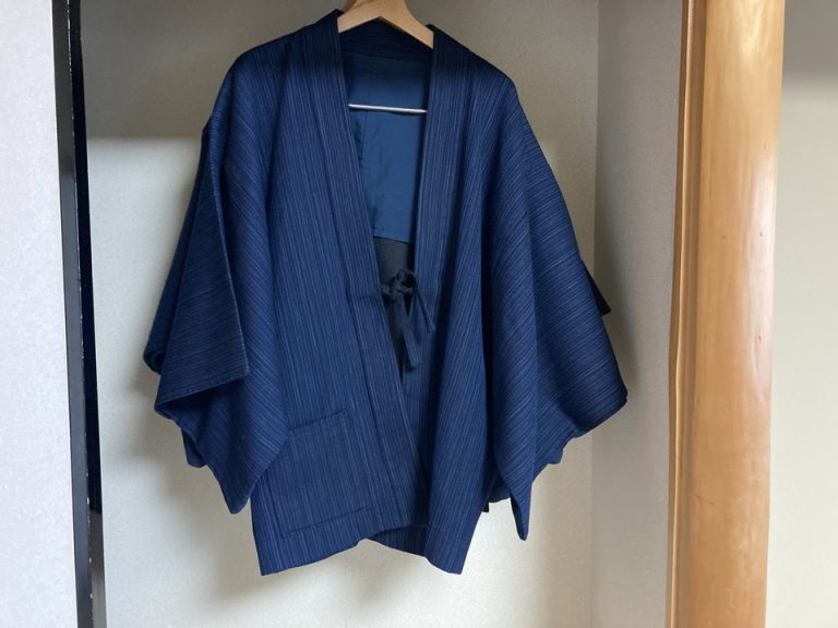 館内をまわる時に便利な羽織り