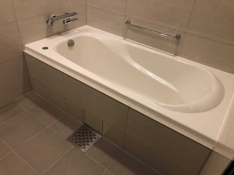 電気をつけた時の浴槽