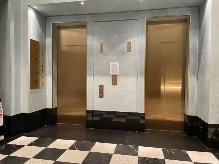 エレベーターホールフロント階