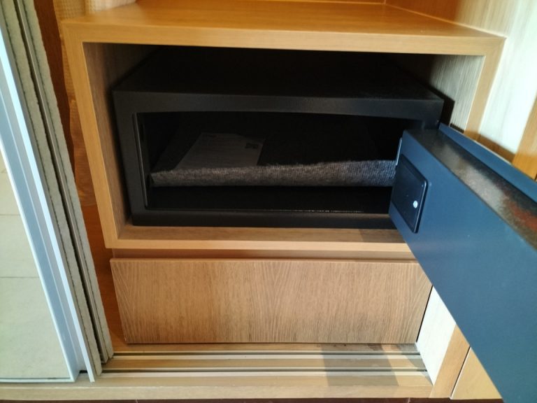 セーフティーボックス(開けた状態) (3)