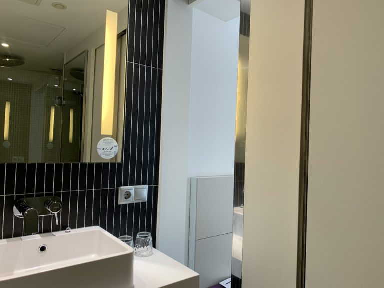 バスルーム内側から入り口2