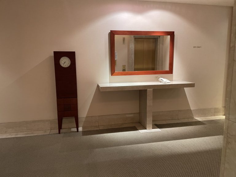 エレベーターホール客室階2