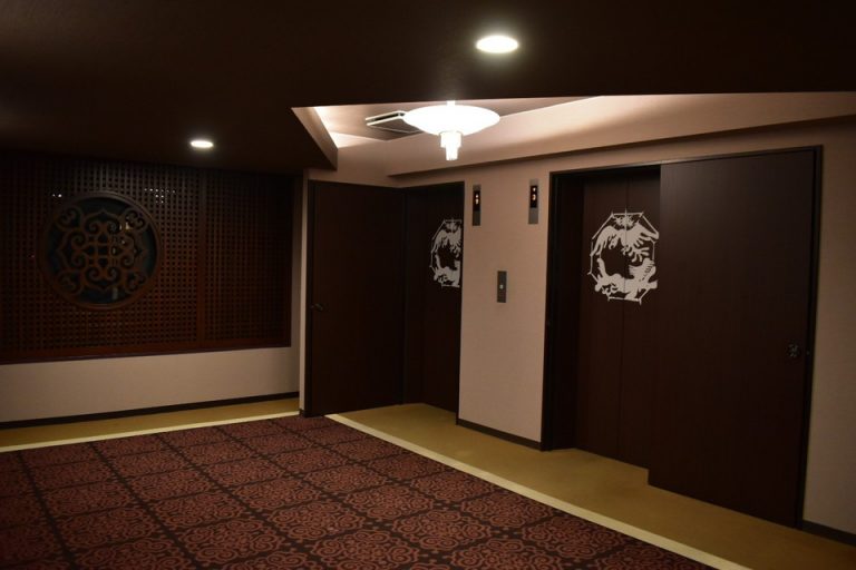客室階EV前