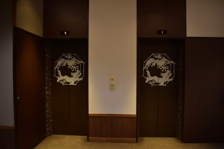 1階エレベーター前