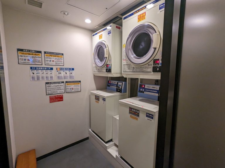 2,3階コインランドリー