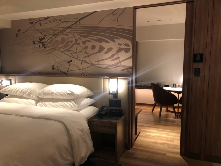 寝室からのリビング入り口