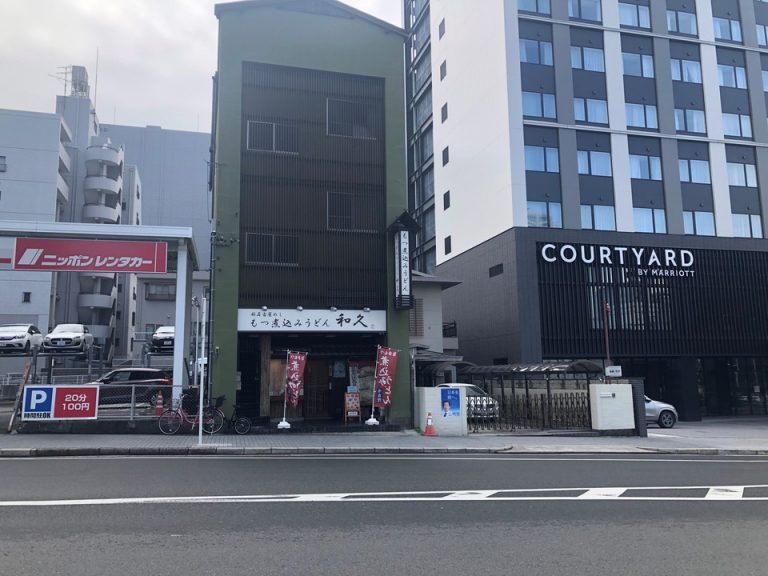 ホテル横のお店