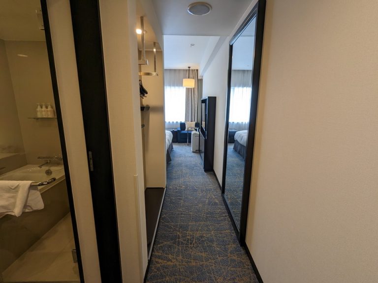 客室全体窓際方向(1)