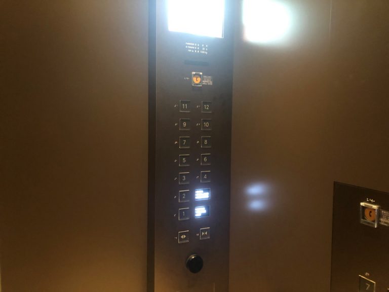 エレベーター階数ボタン
